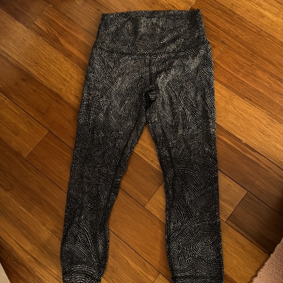 Lululemon Align Legging in Free Spirit Ice Grey and Black - Picture 6 of 6